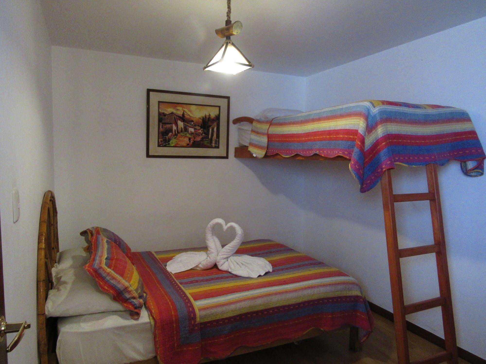Limper B&B - Airport Callao Exterior photo
