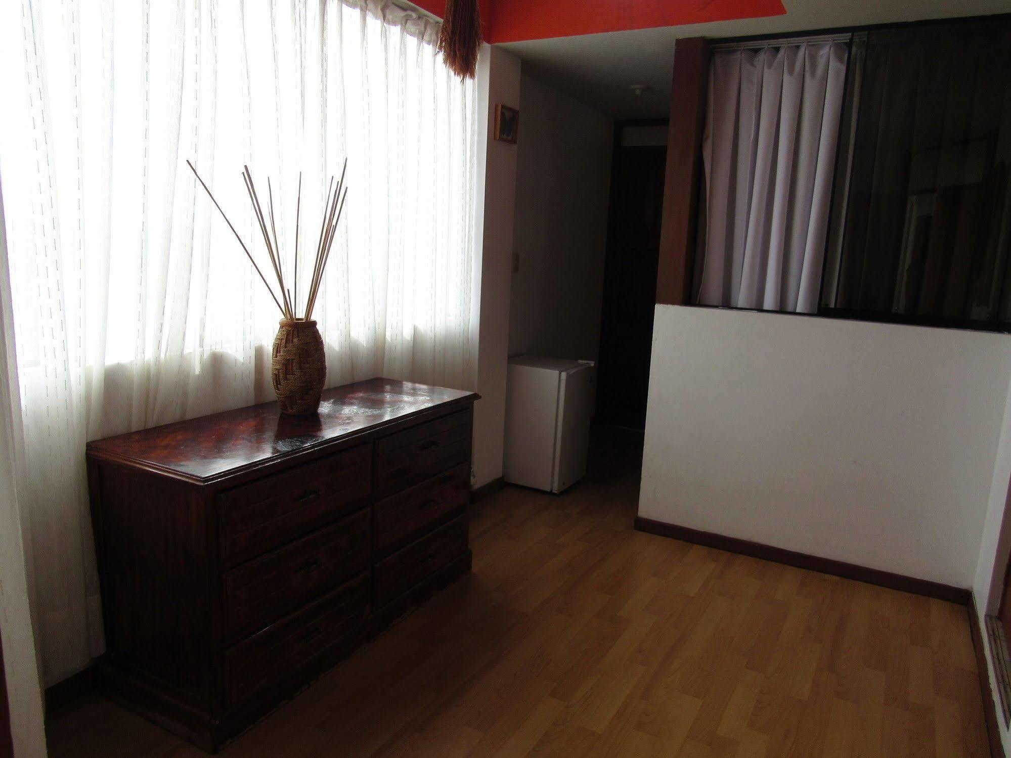 Limper B&B - Airport Callao Exterior photo