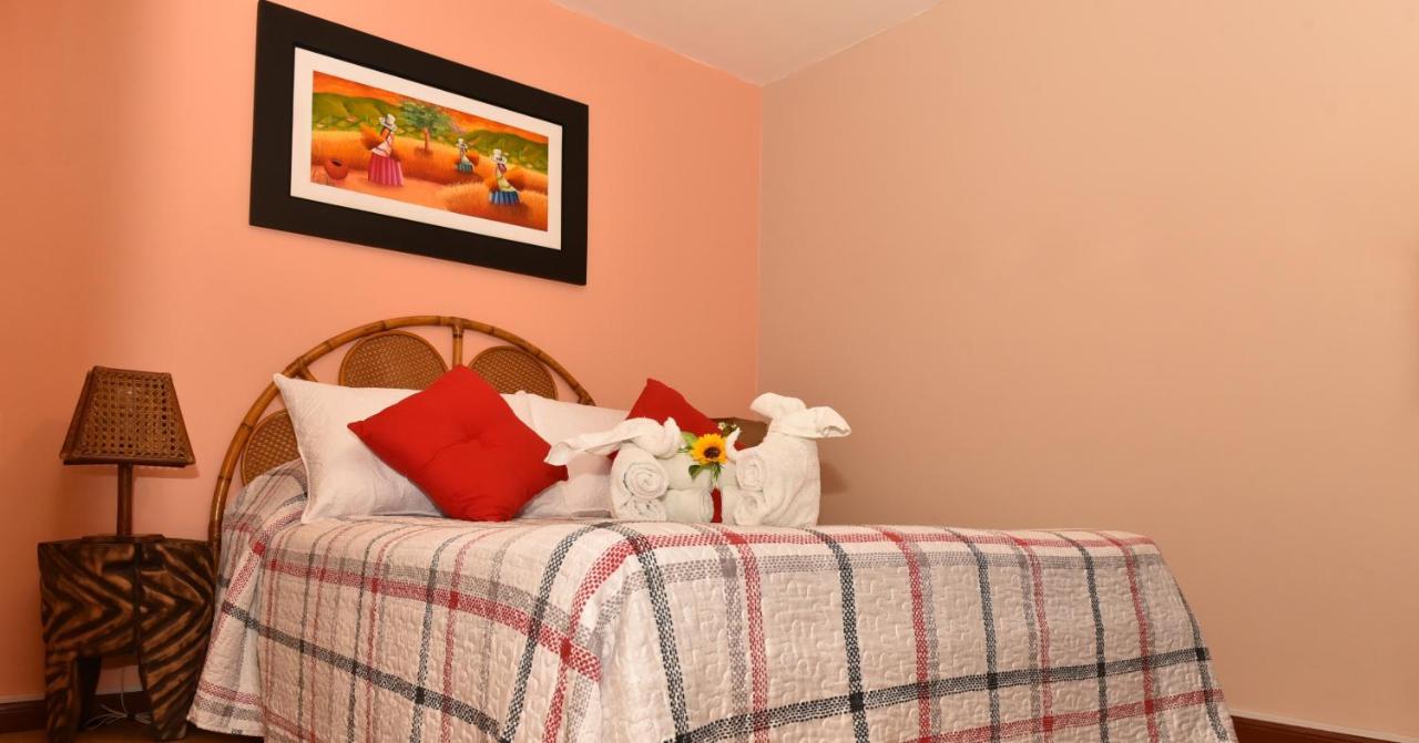 Limper B&B - Airport Callao Exterior photo
